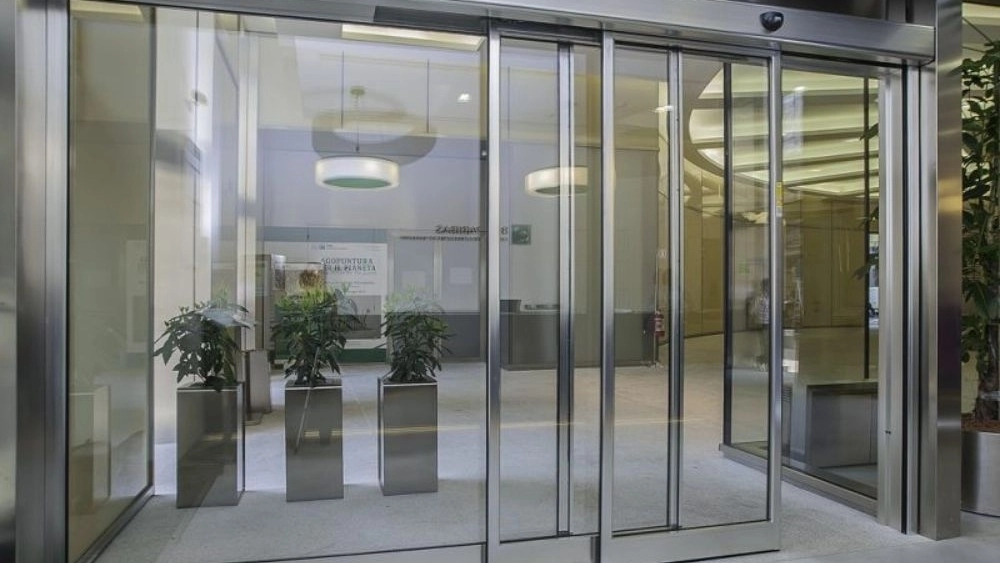 Parking and industrial rail doors and automatic glass doors; A clever choice for offices and stores with Homer's services Parking and industrial rail doors and automatic glass doors; A clever choice for offices and stores with Homer's services